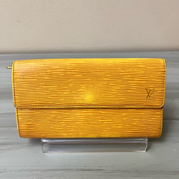 Stunning Sunset Orange and Yellow Louis Vuitton Wallet - Picture 3 of 9